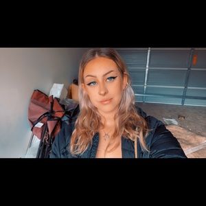 Meet your Posher, Chloe